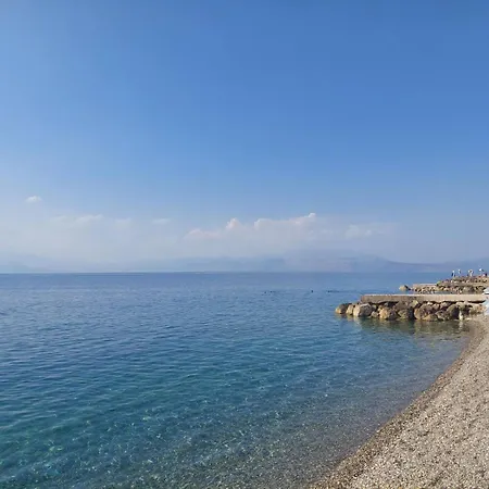 Petra Et Mare Derveni